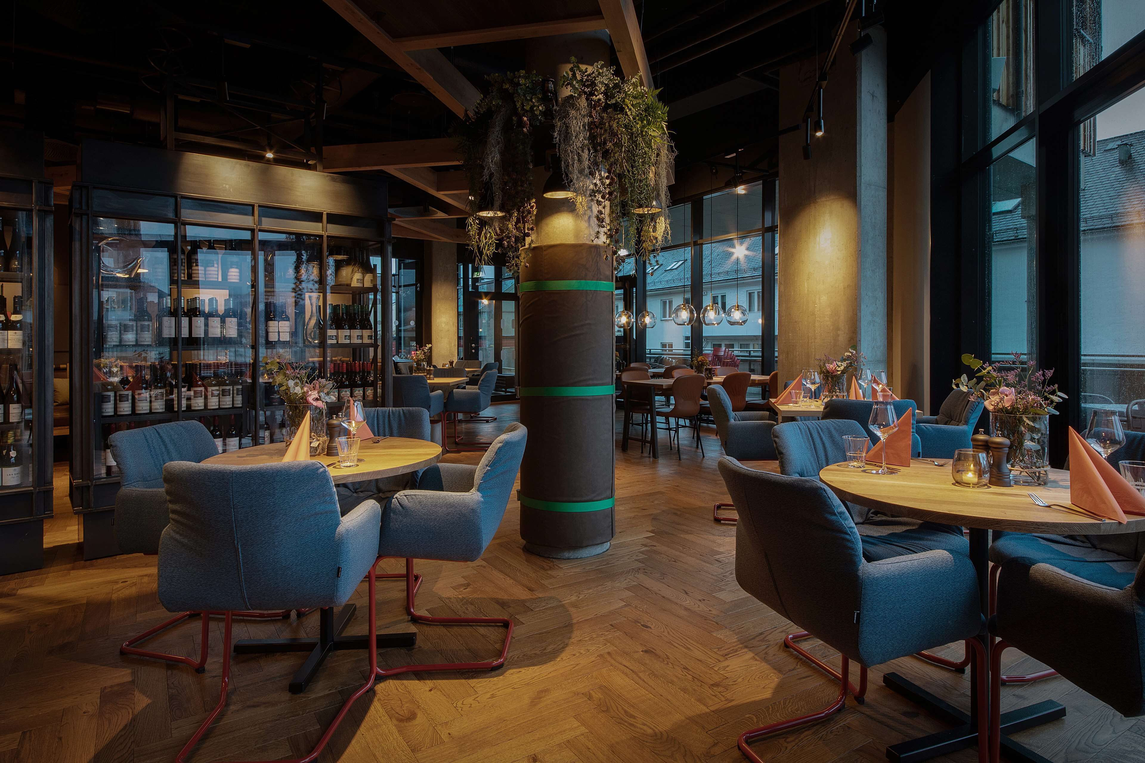 daily buffet breakfast (nok 200 per person)