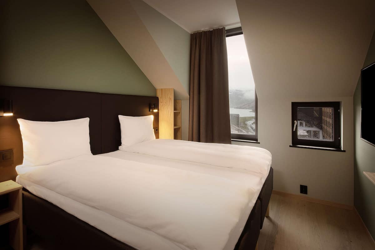 Suite (Master) | 1 bedroom, pillowtop beds, minibar, free cribs/infant beds