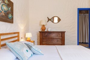 3 slaapkamers, een strijkplank/strijkijzer, gratis wifi, beddengoed