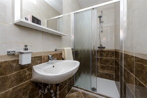 Hårføner og håndklær