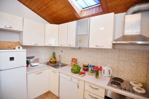 Kühlschrank, Ofen, Herdplatte, Toaster