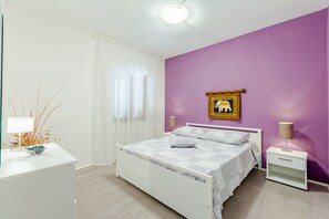1 habitación, tabla de planchar con plancha, wifi y ropa de cama 
