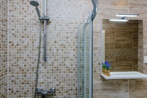 ヘアドライヤー、タオル