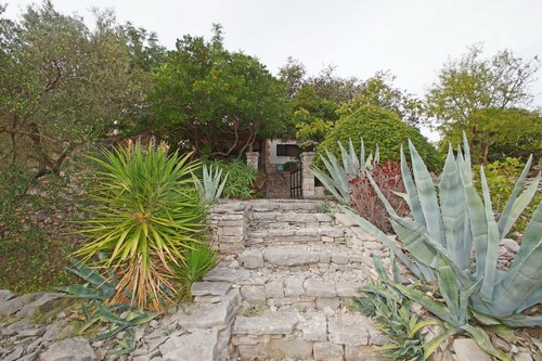 Vacation House Planika - Two Bedroom Holiday Home with Terrace and Sea View