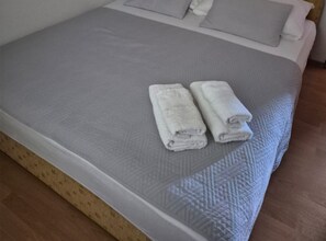 2 dormitorios, tabla de planchar con plancha, wifi