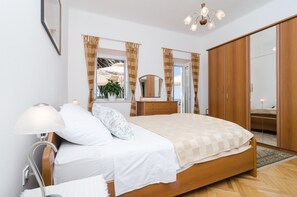 2 chambres, fer et planche à repasser, Wi-Fi, draps fournis