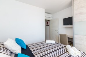 1 chambre, fer et planche à repasser, accès à Internet, literie fournie