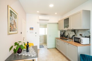 Fridge, microwave, stovetop, toaster
