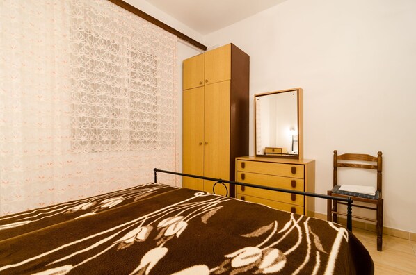 1 bedroom, free WiFi, bed sheets - Guest House Kiko - Budget Double Room - No.2 (Pomena)