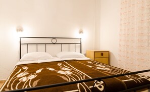 1 bedroom, free WiFi, bed sheets - Guest House Kiko - Budget Double Room - No.2 (Pomena)
