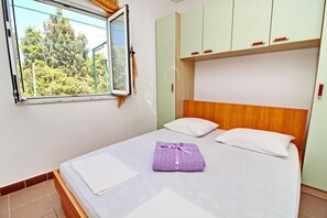 2 chambres, fer et planche à repasser, accès Internet, draps fournis