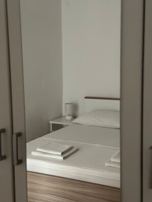 1 bedroom, WiFi, bed sheets - Apartments Marković Orebić - One Bedroom Apartment with Terrace and Garden View (A2) (Orebic)