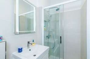 Hårtørrer, håndklæder