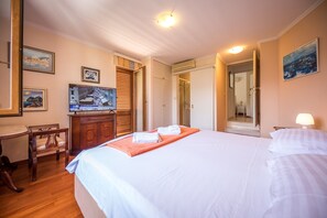 5 bedrooms, iron/ironing board, free WiFi, bed sheets