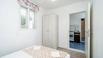 1 habitación, wifi y ropa de cama