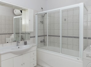 Baignoire, serviettes fournies