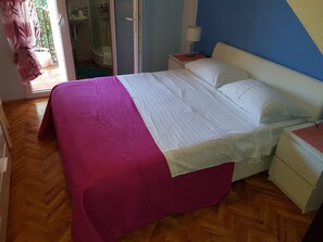 1 camera, accesso a Internet, lenzuola