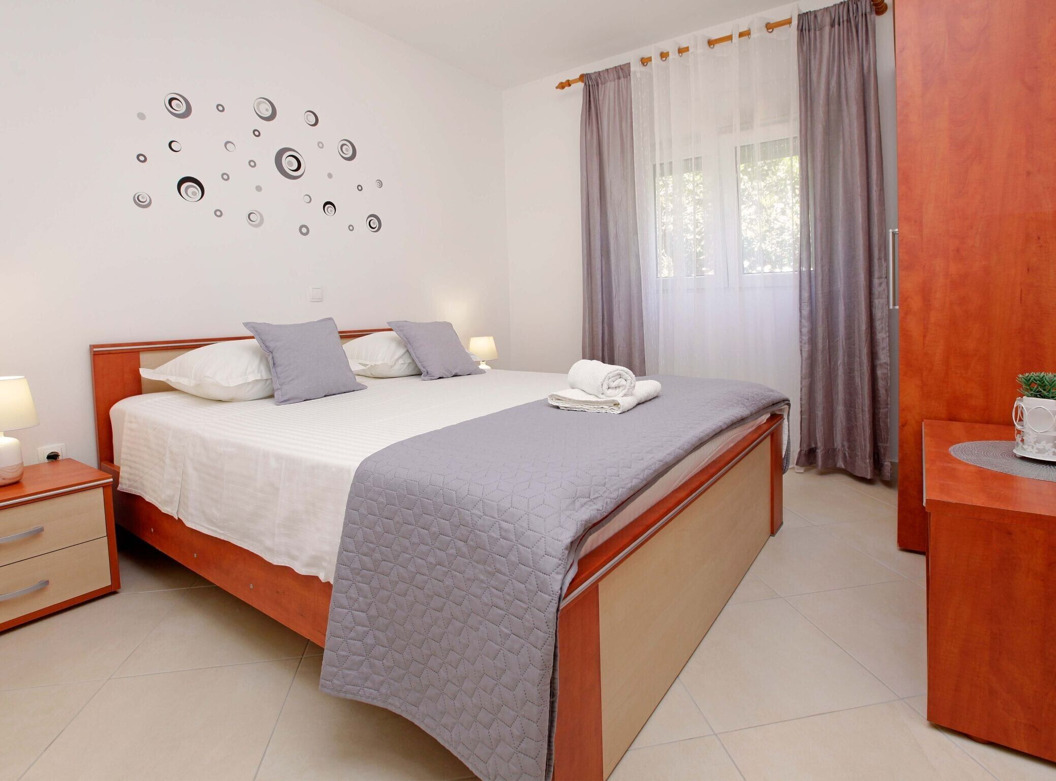 2 chambres, fer et planche à repasser, Internet gratuit, draps fournis