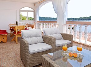 Outdoor dining - Apartments Villa Senija - Superior Two Bedroom Apartment with Terrace and Sea View (Blato)