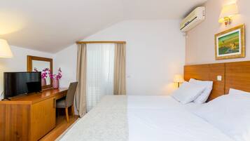 1 bedroom, iron/ironing board, Internet, bed sheets