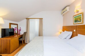 1 bedroom, iron/ironing board, internet, bed sheets