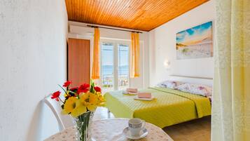 1 bedroom, internet, bed sheets
