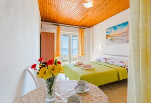 1 bedroom, internet, bed sheets - Rooms Sani - Double Room with Terrace and Sea View (S3) (Brela)