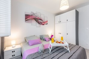 2 chambres, fer et planche Ă repasser, Internet gratuit, draps fournis