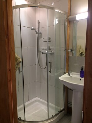 Standard Room | Bathroom | Hair dryer, towels - Belhuish Farmhouse (Wareham)