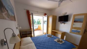 1 bedroom, free WiFi, bed sheets