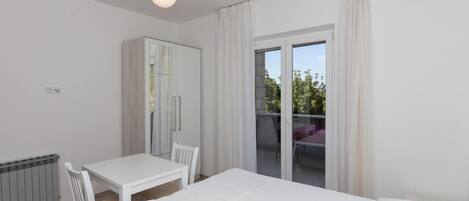 1 soverom, strykejern/-brett og sengetøy