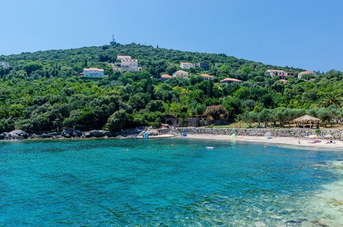Mata Family Apartments - Deluxe Two Bedroom Apartment with Balcony and Sea View