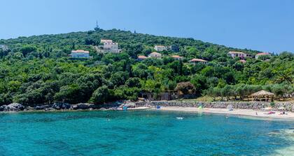 Mata Family Apartments - Deluxe Two Bedroom Apartment with Balcony and Sea View