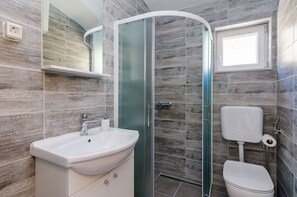 Shower, hair dryer, towels - Apartments Dubrovnik Airport - One Bedroom Apartment with Balcony No. 3 (Cilipi)