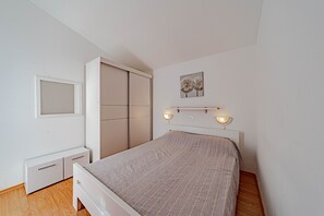 2 quartos, ferros/tábuas de passar roupa, Wi-Fi, roupa de cama