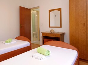 2 chambres, fer et planche à repasser, Wi-Fi, draps fournis