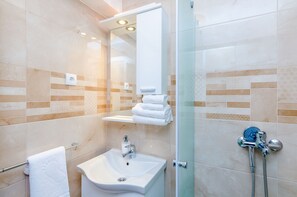 Hair dryer, towels - Rooms Baza - Comfort Double Room No.1 (Dubrovnik)