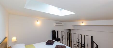 1 dormitorio, escritorio, wifi gratis y ropa de cama