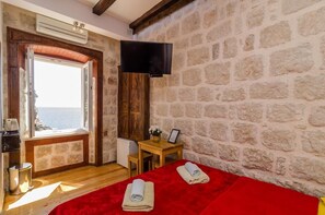 1 habitación, wifi y ropa de cama