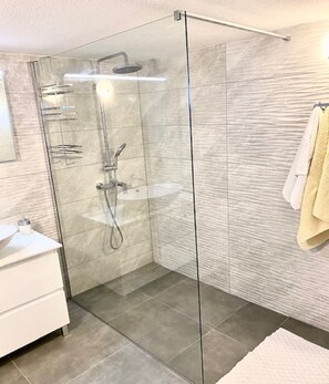 Hair dryer, towels - Holiday Home Oliva - Holiday House with Terrace and Sea View (Bol)