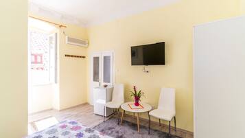 1 habitación, tabla de planchar con plancha y acceso a internet