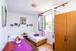 3 chambres, fer et planche à repasser, Wi-Fi, draps fournis