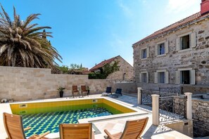 Outdoor pool - Rooms Miron - Deluxe Double Room with Balcony and Sea View (Sumartin)