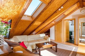 Flat-screen TV - Rooms Miron - Deluxe Double Room with Balcony and Sea View (Sumartin)