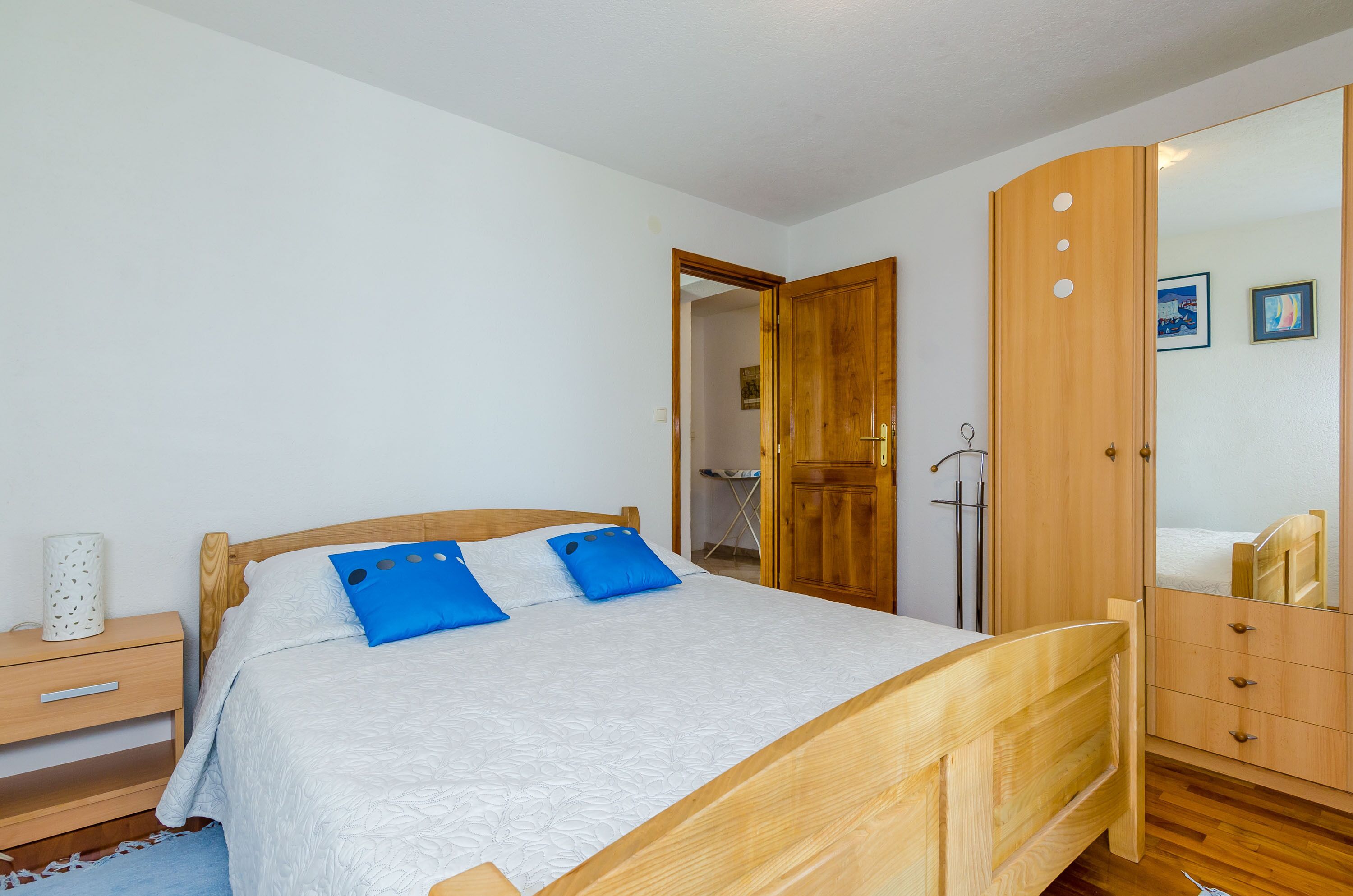 2 chambres, fer et planche à repasser, accès Internet, draps fournis