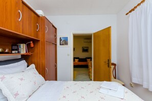 1 camera, ferro/asse da stiro, Wi-Fi, lenzuola