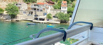 Apartments Tiho & Jelena- One Bedroom Apartment with Balcony and Sea View (Maestral)