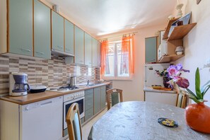 Fridge, microwave, oven, stovetop