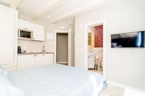 WiFi, bed sheets