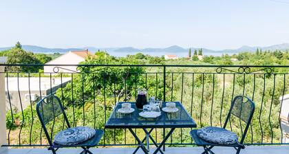 Apartment & Rooms Maždin - Habitación triple con balcón y vistas al mar (Soba More)